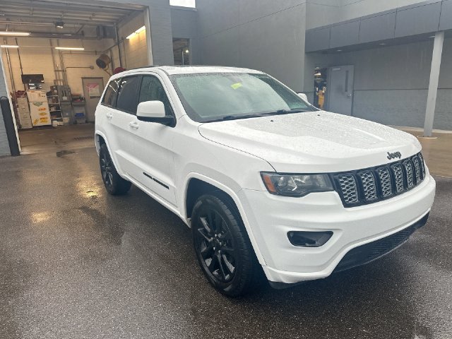 Used 2019 Jeep Grand Cherokee Altitude AWD/4WD image 12