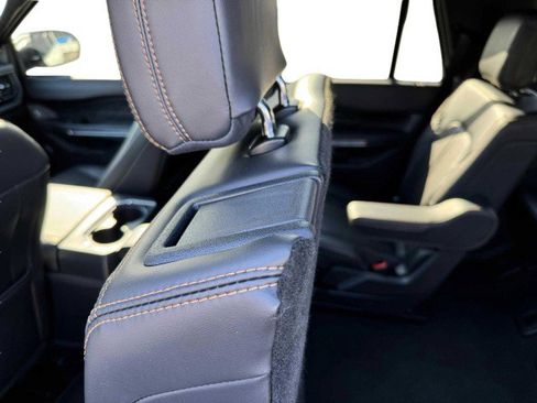 Used 2024 Ford Expedition Platinum image 36