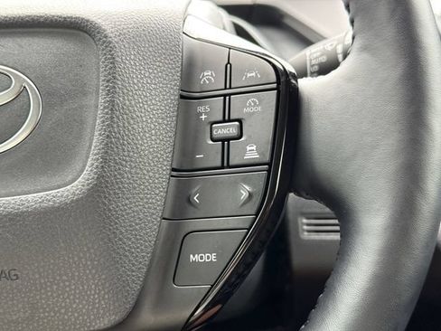 Used 2025 Toyota Prius FWD image 28
