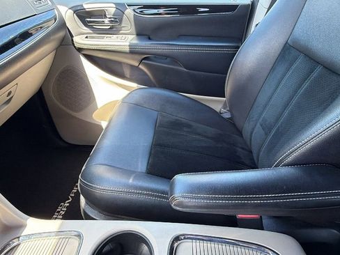 Used 2017 Dodge Grand Caravan SXT FWD image 21