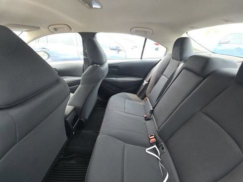 Used 2022 Toyota Corolla LE FWD image 6