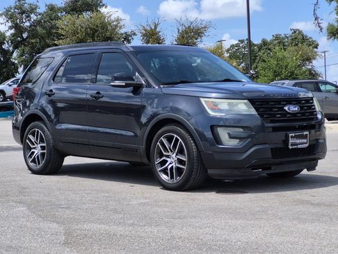 Used 2017 Ford Explorer Sport w/ Equipment Group 401A AWD/4WD image 7