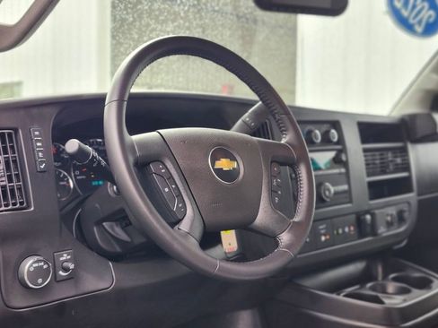 Used 2022 Chevrolet Express 3500 w/ Power Convenience Package RWD image 11