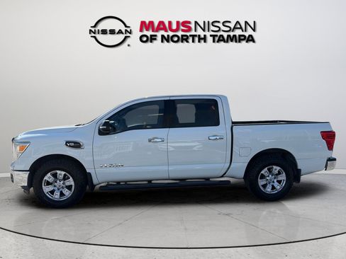 Used 2017 Nissan Titan SV RWD image 5