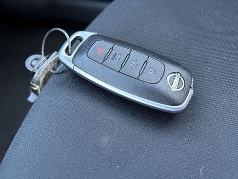 Used 2025 Nissan Sentra SV FWD image 18