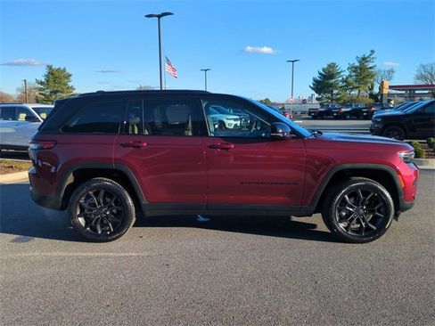 New 2025 Jeep Grand Cherokee Limited image 3