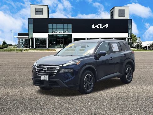 Used 2025 Nissan Rogue SV AWD/4WD image 4