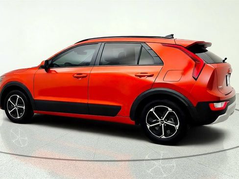 Used 2023 Kia Niro LX FWD image 7