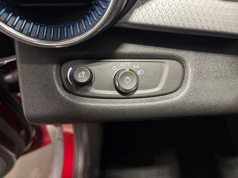 Used 2025 Chevrolet Trax LT FWD image 13