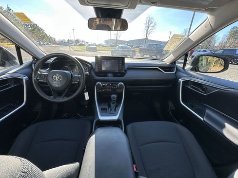 Used 2021 Toyota RAV4 LE image 24