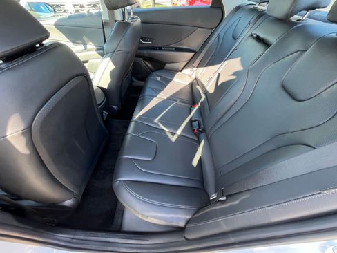 Used 2025 Hyundai Elantra Limited image 28