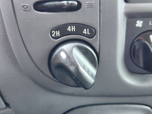 Used 2002 Ford F150 XLT AWD/4WD image 14