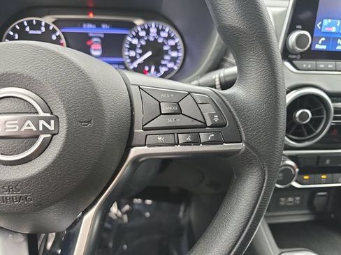 Used 2025 Nissan Sentra SV FWD image 17