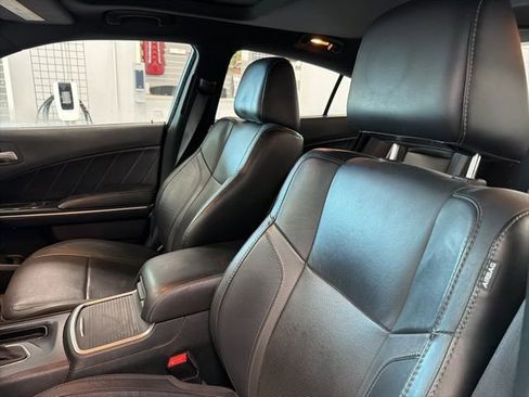 Used 2015 Dodge Charger R/T w/ Plus Group RWD image 14