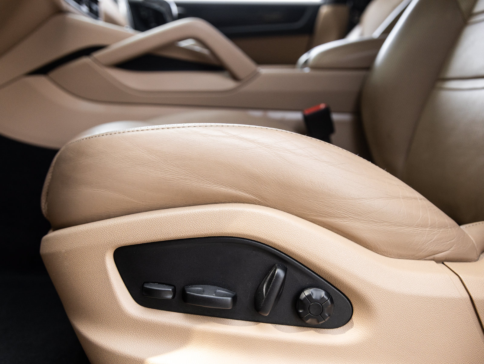 Certified 2023 Porsche Cayenne AWD/4WD image 21