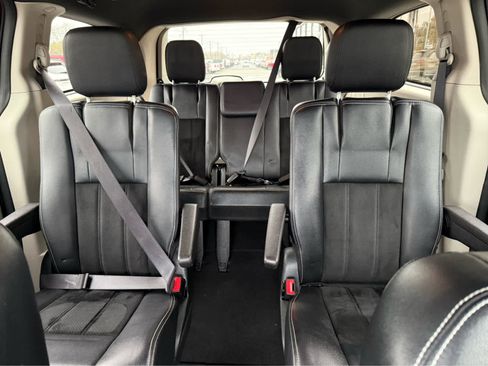 Used 2017 Dodge Grand Caravan SXT image 27