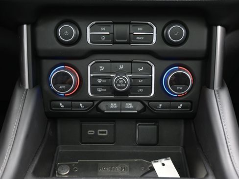 Used 2023 Chevrolet Tahoe Z71 w/ Luxury Package image 38