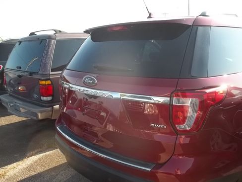 Used 2018 Ford Explorer XLT w/ Equipment Group 202A AWD/4WD image 3