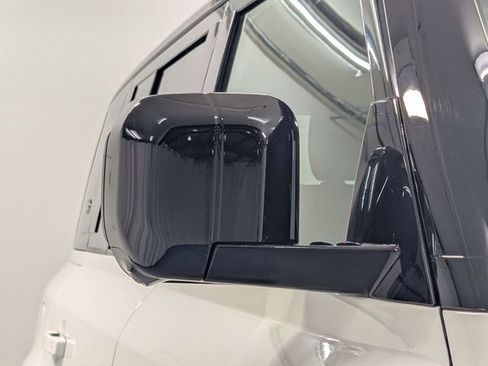 Used 2023 Land Rover Defender 110 S image 31