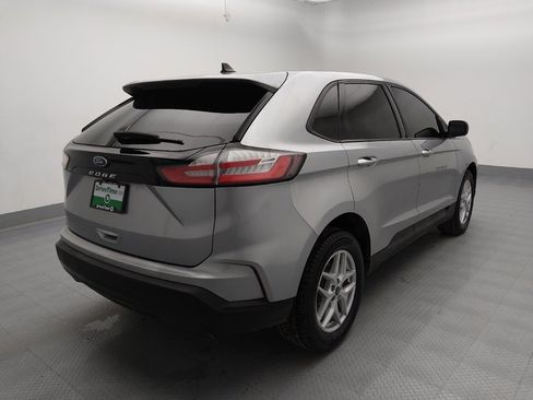 Used 2021 Ford Edge SE image 9