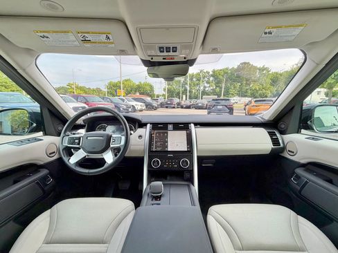 Used 2023 Land Rover Discovery S AWD/4WD image 21