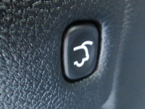 Used 2019 Jeep Grand Cherokee Altitude image 12