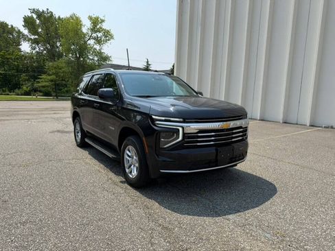 Used 2025 Chevrolet Tahoe LT RWD image 13