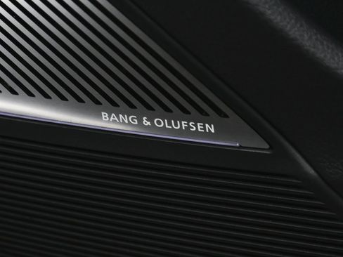 Used 2024 Audi RS Q8 w/ Black Optic Package image 28