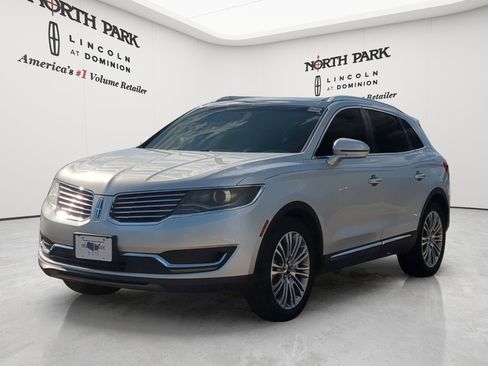 Used 2018 Lincoln MKX Reserve w/ Cargo Accessories Package FWD image 7