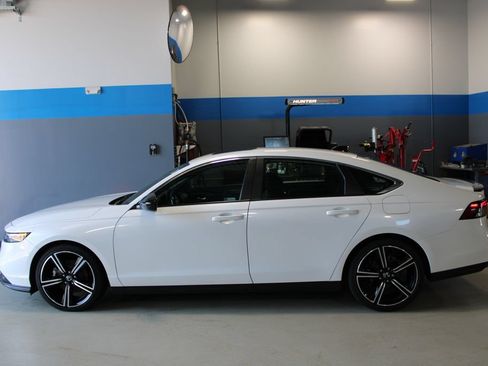 Used 2024 Honda Accord Sport image 9