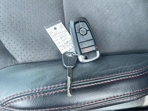 Used 2018 Ford Explorer XLT w/ Equipment Group 202A AWD/4WD image 35