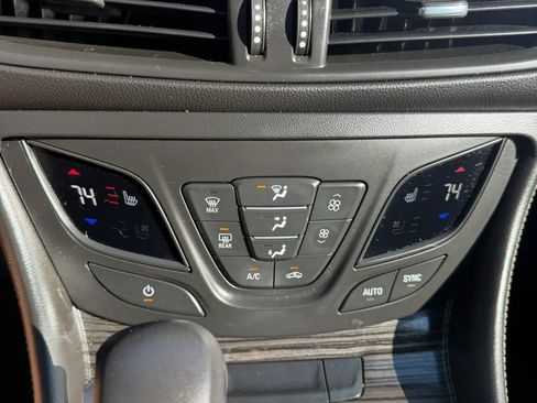 Used 2018 Buick Envision Essence AWD/4WD image 27