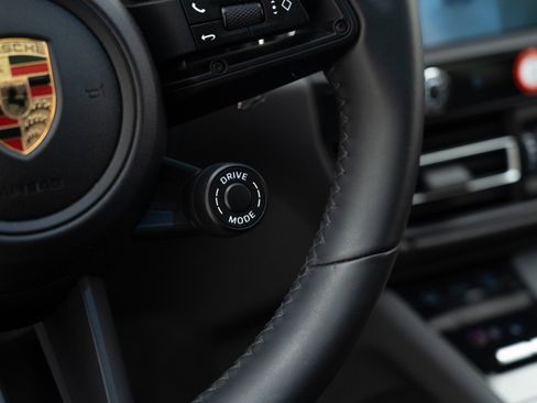 Certified 2025 Porsche Macan AWD/4WD image 27