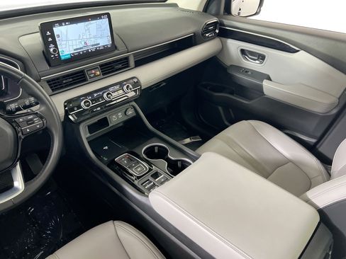 Used 2024 Honda Pilot Touring image 24