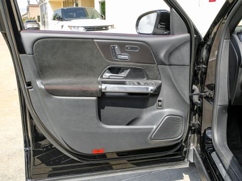 Used 2024 Mercedes-Benz GLB 250 image 37