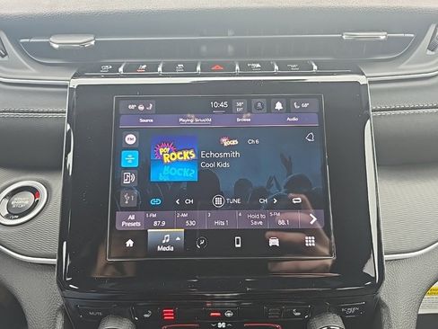 New 2025 Jeep Grand Cherokee Altitude image 27