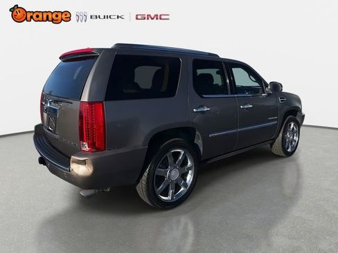 Used 2012 Cadillac Escalade Luxury image 3