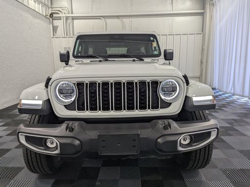 Used 2025 Jeep Wrangler Unlimited Sahara image 3