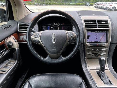 Used 2013 Lincoln MKX FWD image 6