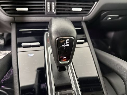 Certified 2023 Porsche Cayenne AWD/4WD image 33