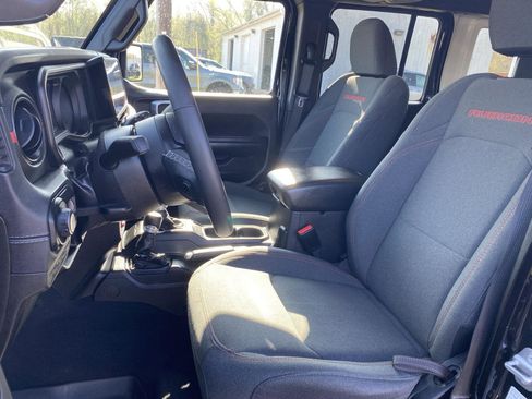 Used 2025 Jeep Wrangler Unlimited Rubicon w/ Convenience Group AWD/4WD image 13