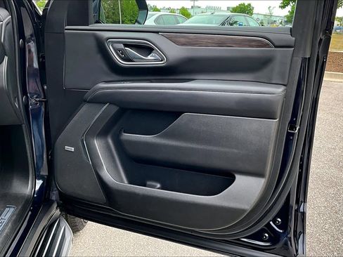 Used 2021 Chevrolet Tahoe LT w/ LT Signature Package RWD image 25