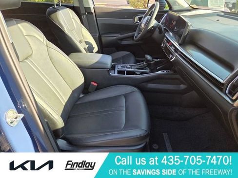 Certified 2025 Kia Sorento EX FWD image 17