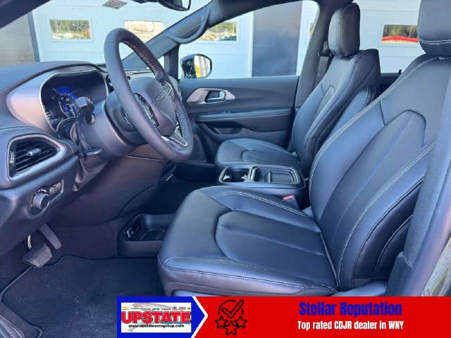 New 2027 Chrysler Pacifica Select FWD image 3