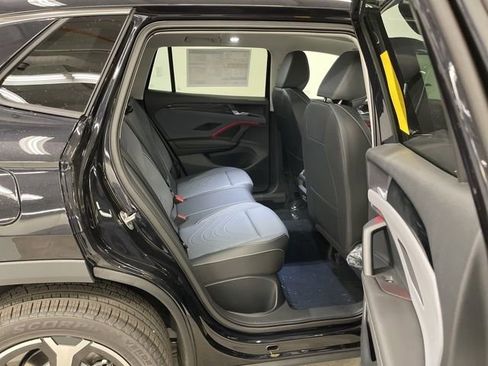 New 2026 Volkswagen Tiguan SE image 10