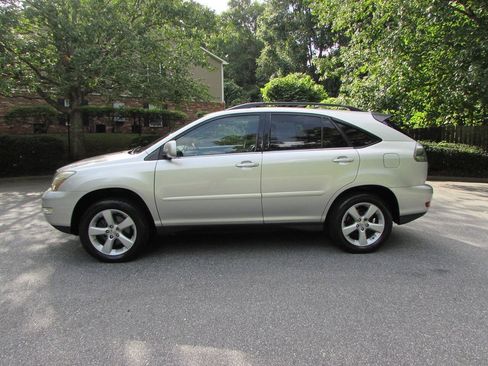 Used 2004 Lexus RX 330 AWD w/ Premium Plus Pkg image 2