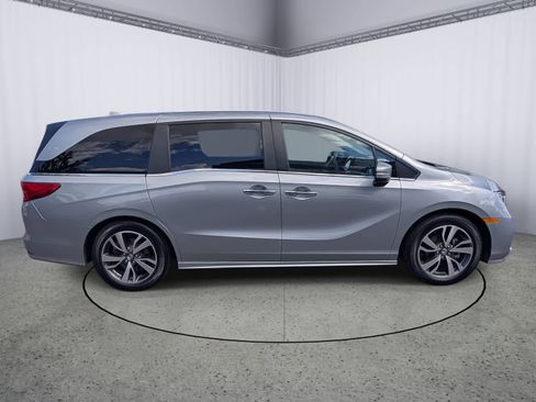 Used 2023 Honda Odyssey Touring image 2
