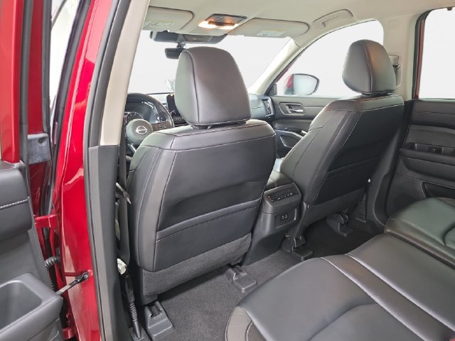 Used 2023 Nissan Pathfinder SL AWD/4WD image 12