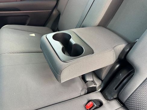 Used 2019 Toyota Highlander LE AWD/4WD image 17