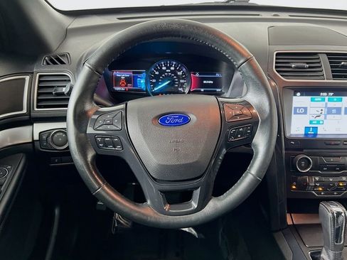 Used 2017 Ford Explorer XLT w/ Equipment Group 202A image 11